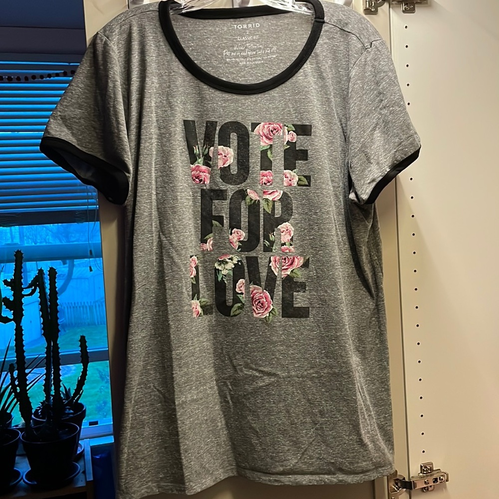 Torrid size 2 Classic Fit t-shirt Vote For Love